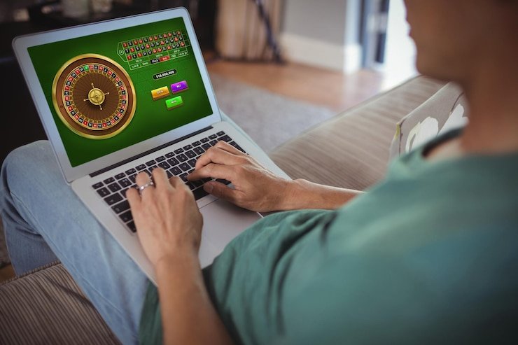 Ilustrasi keamanan akun digital dengan ikon gembok dan enkripsi data indo126